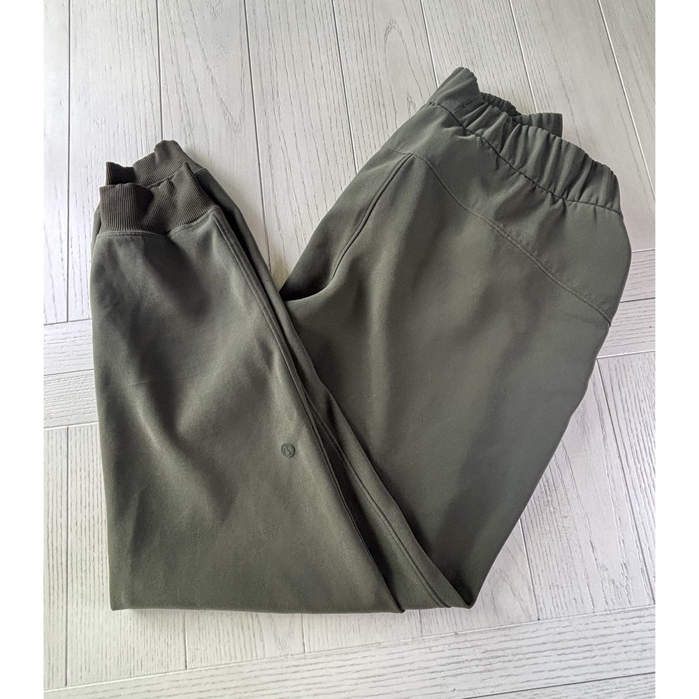 Lululemon On the Fly Jogger Olive Green Luxtreme Pants Women's Size 6 GUC